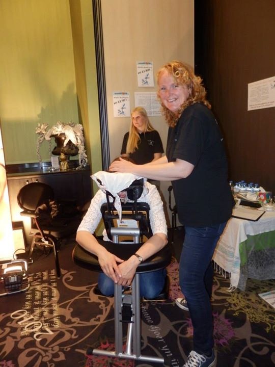 Stoelmassage gegeven door Alie Kuindersma