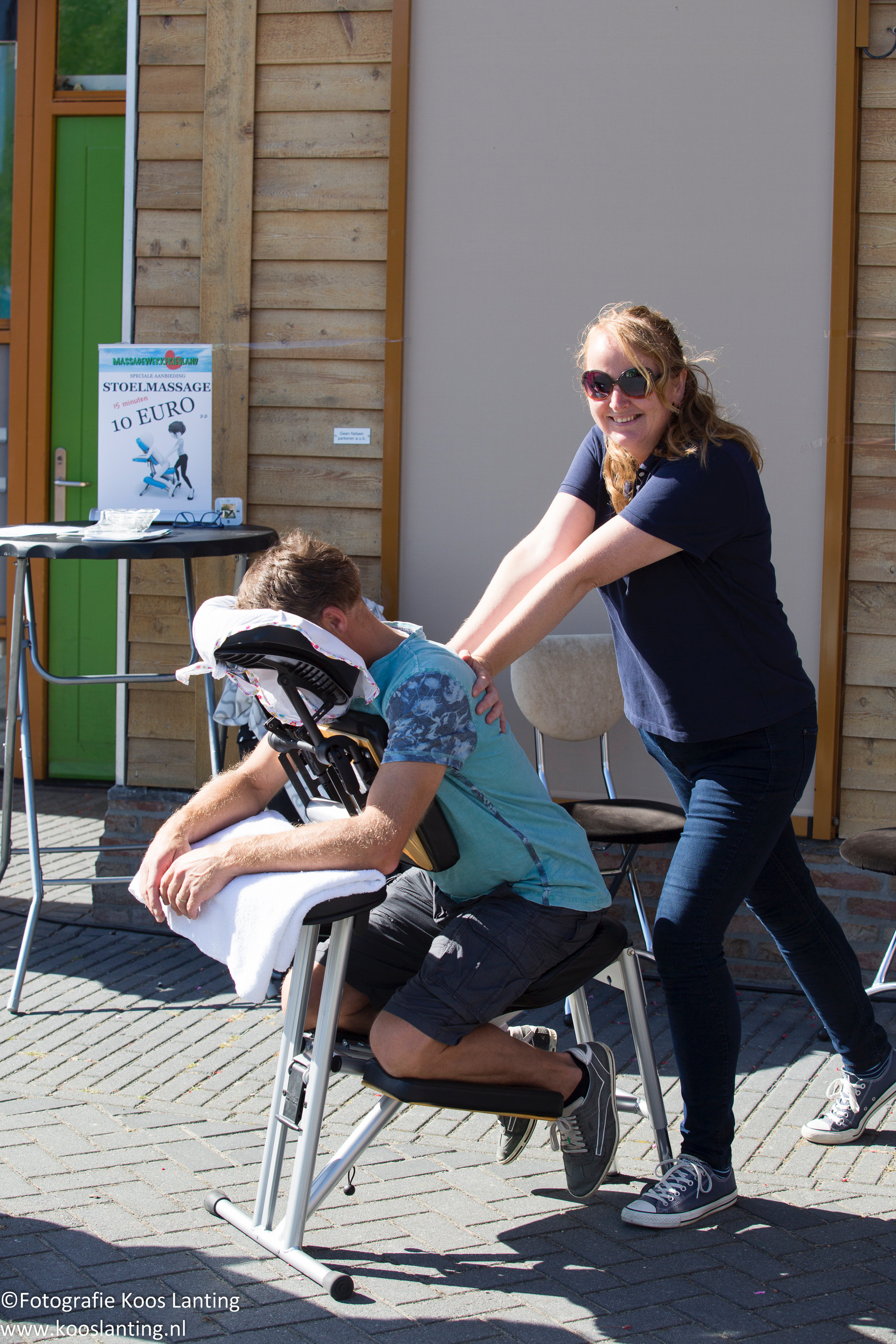Met dit mooi weer gaan we gewoon buiten stoelmassages geven