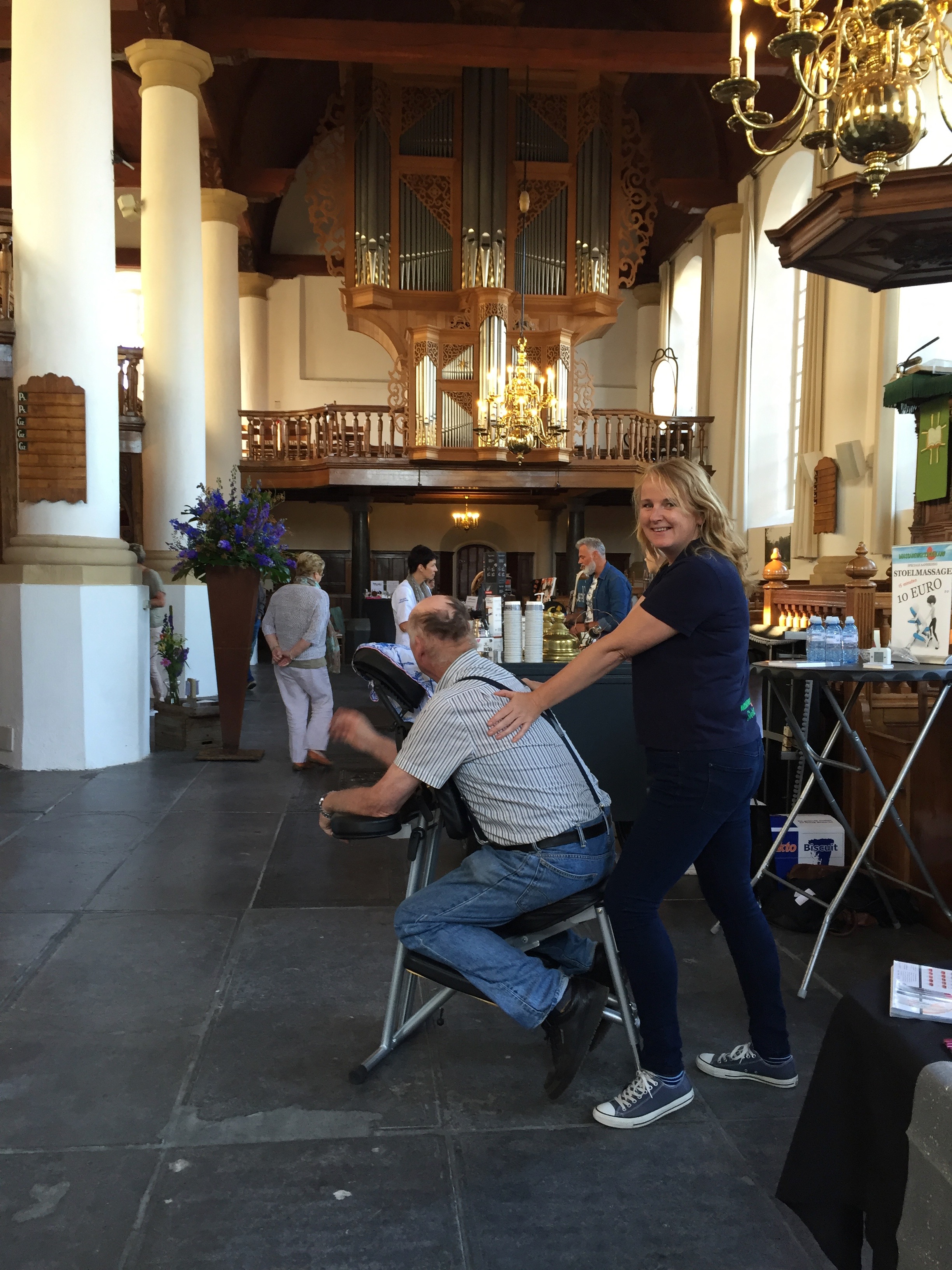 Ook in de prachtige Hobbe van Beardt kerk worden massages gegeven.